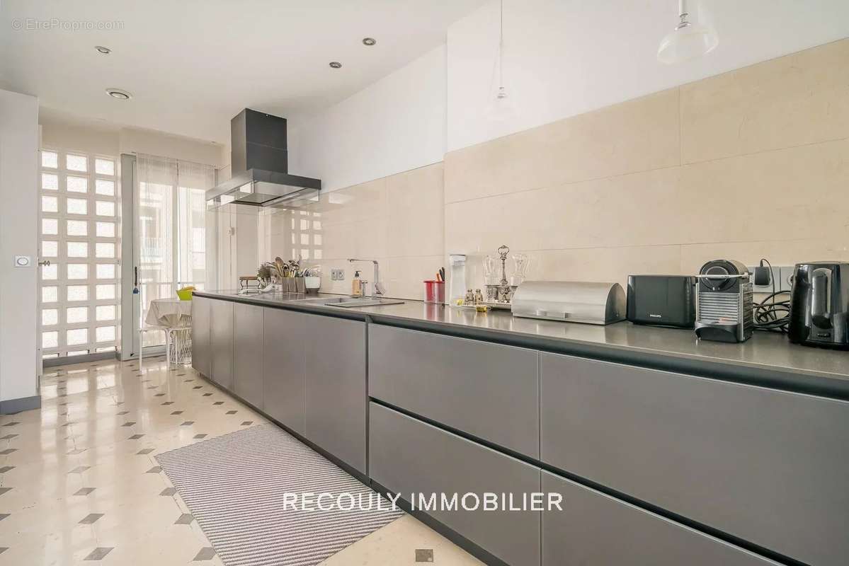 Appartement à MARSEILLE-2E