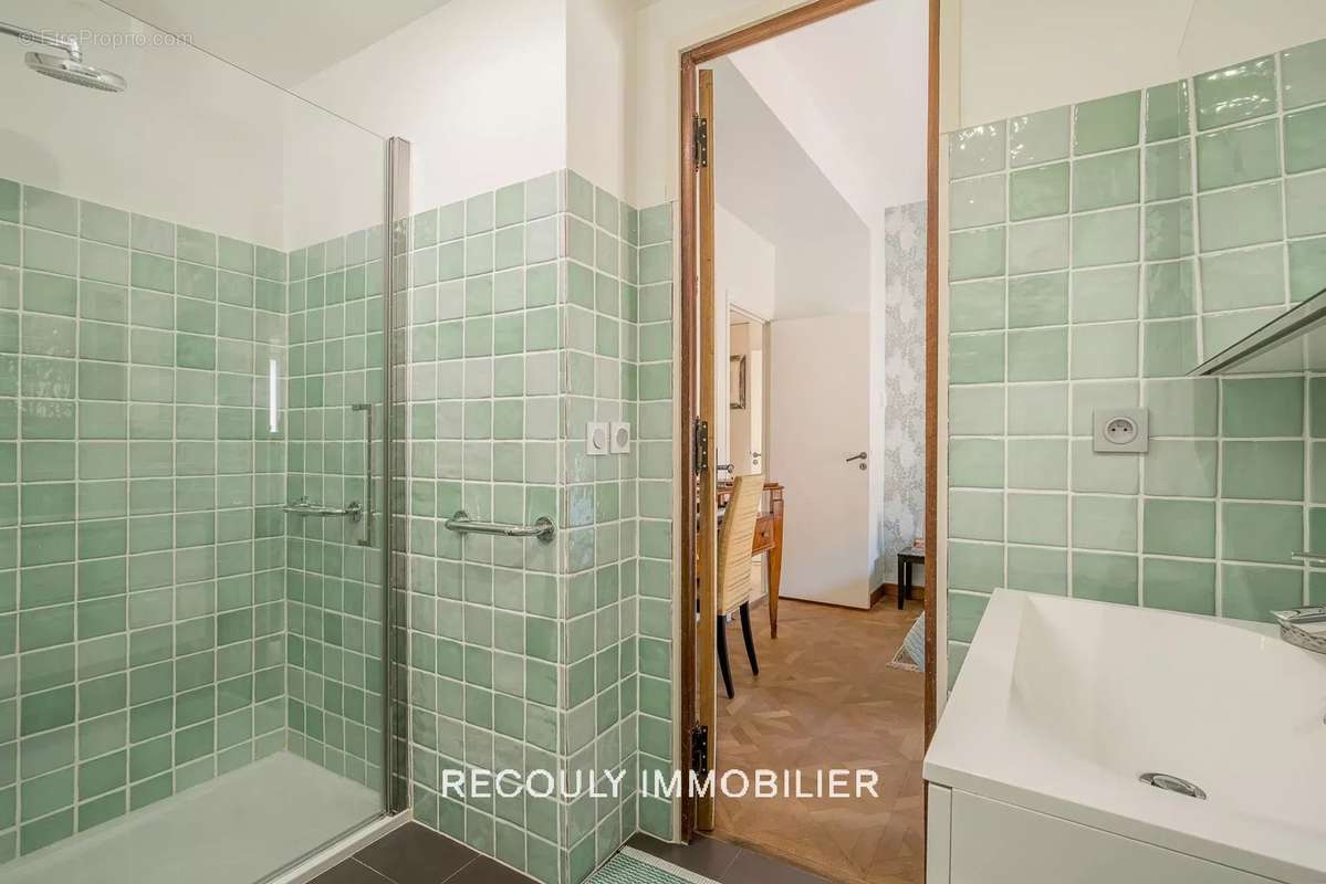 Appartement à MARSEILLE-2E