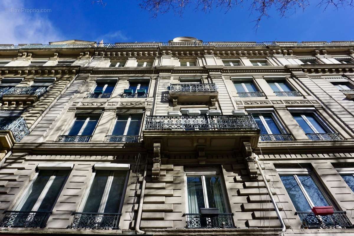 Immeuble bourgeois  - Appartement à LYON-3E