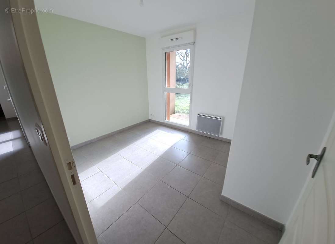 chambre 2 / 10m² - Appartement à BUXEROLLES