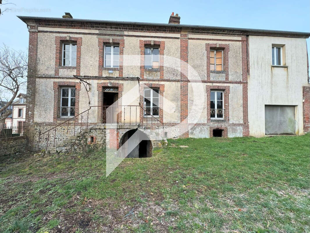 Maison à SAINTE-GAUBURGE-SAINTE-COLOMBE