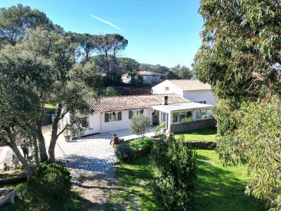 Maison à ROQUEBRUNE-SUR-ARGENS