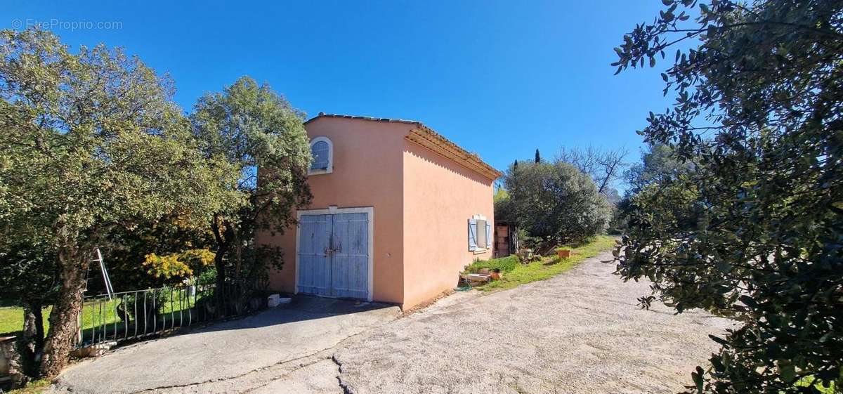 Maison à ROQUEBRUNE-SUR-ARGENS