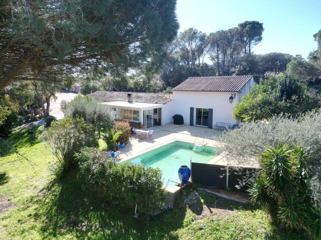 Maison à ROQUEBRUNE-SUR-ARGENS