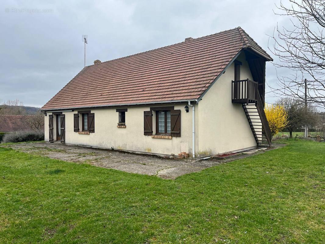 Maison à NEUF-MARCHE