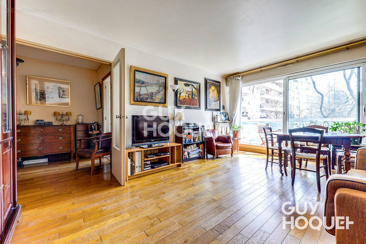 Appartement à PARIS-19E