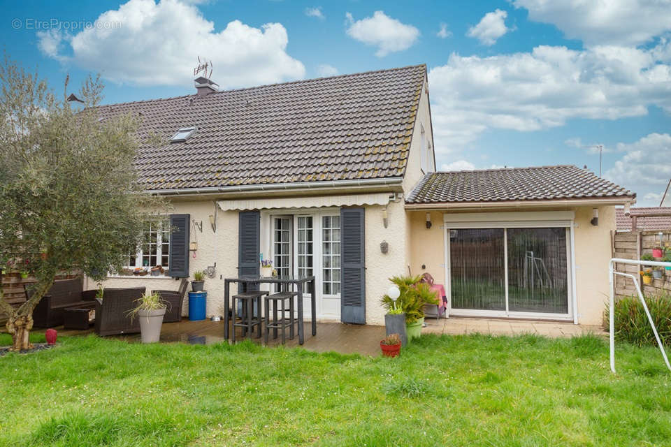 Maison à OZOIR-LA-FERRIERE