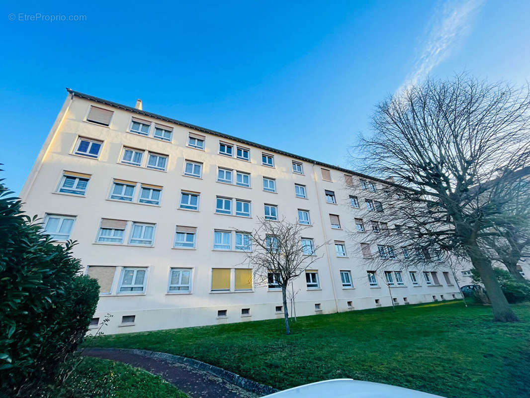 Appartement à SARTROUVILLE