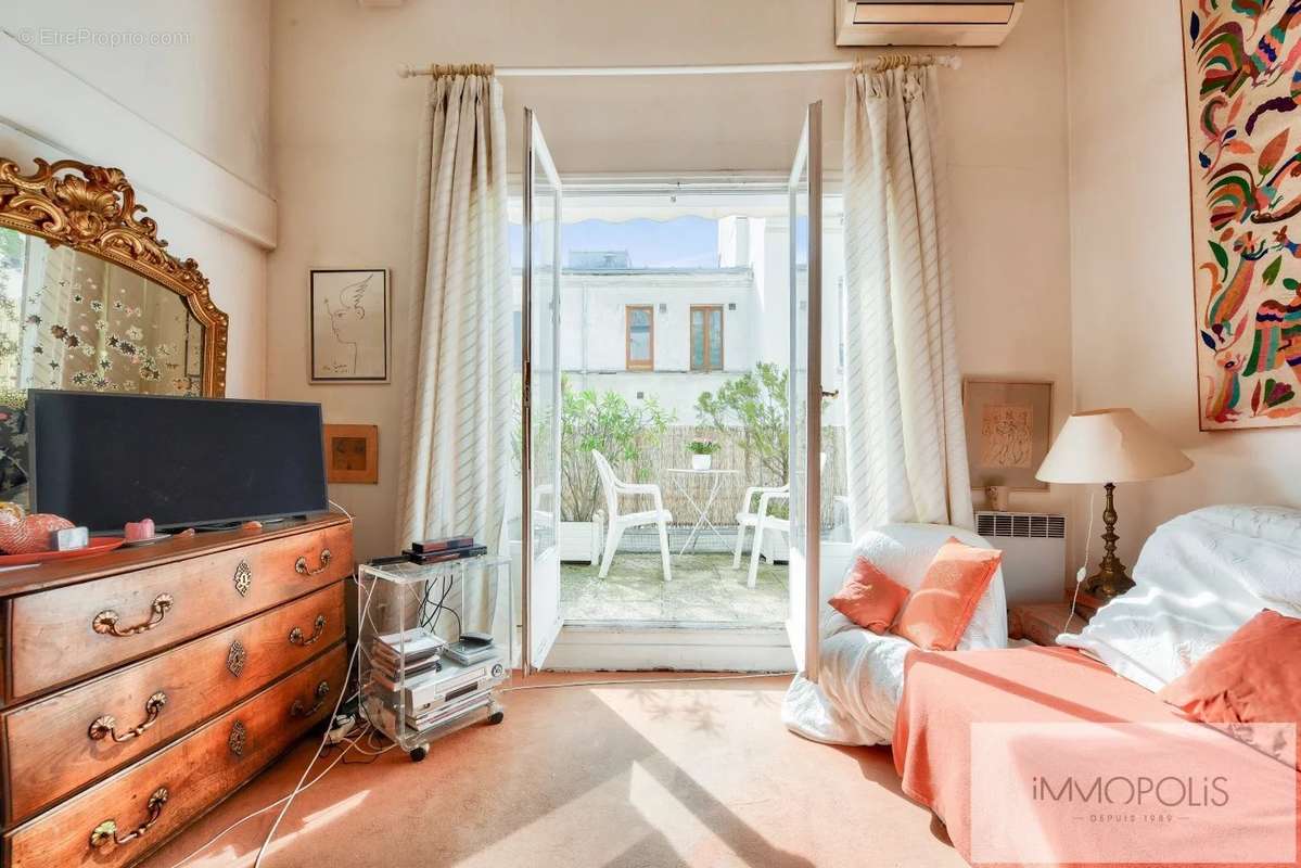 Appartement à PARIS-18E