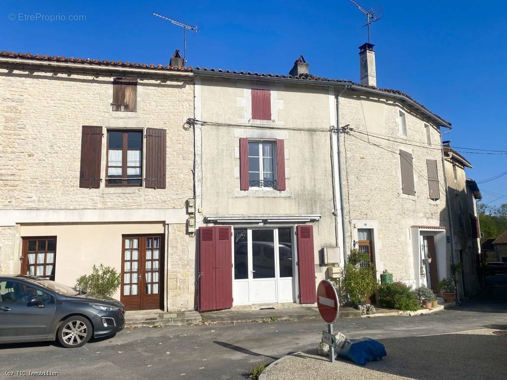 Maison à CHAMPAGNE-MOUTON