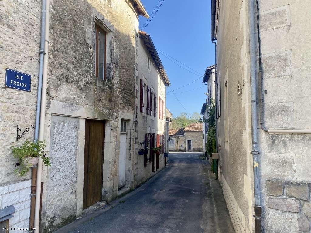 Maison à CHAMPAGNE-MOUTON