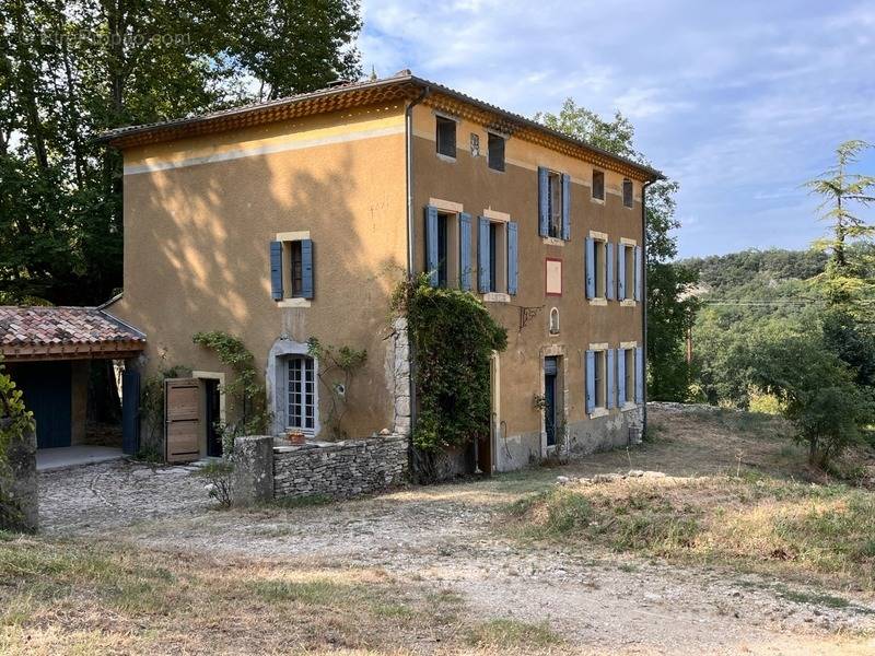 Maison à LA ROQUE-SUR-PERNES