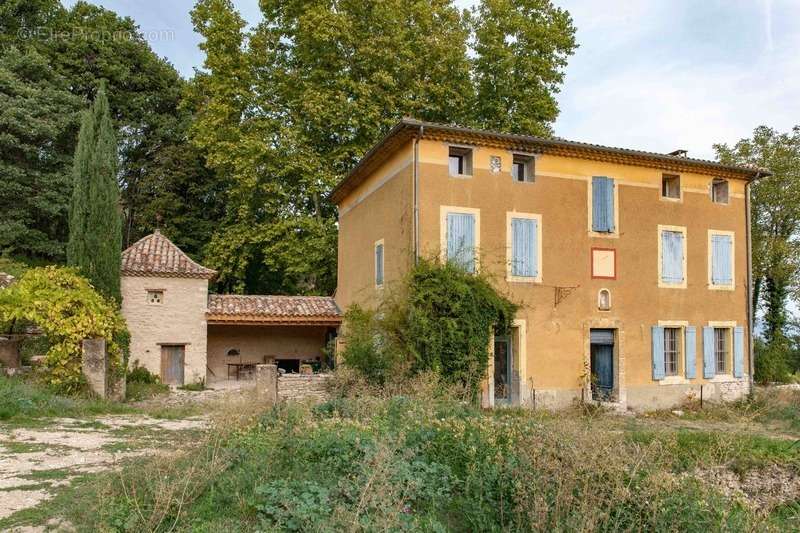 Maison à LA ROQUE-SUR-PERNES