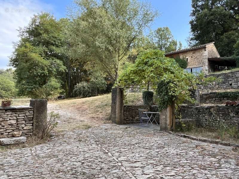 Maison à LA ROQUE-SUR-PERNES