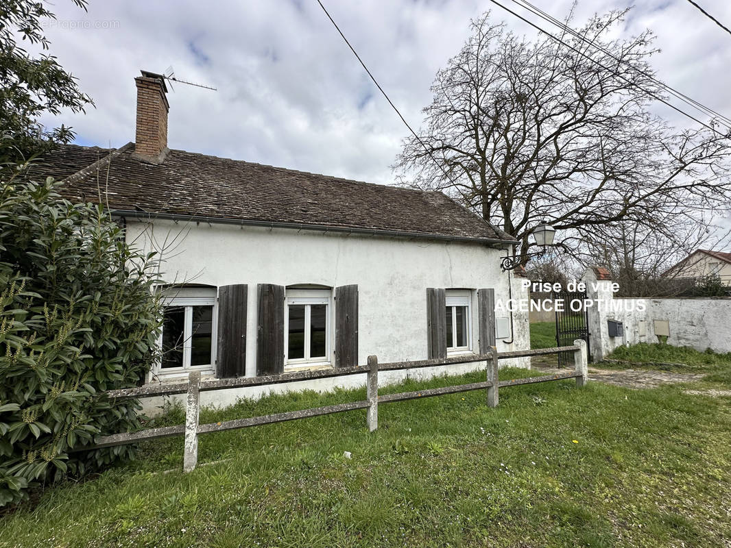 Maison à VILLENEUVE-LA-GUYARD