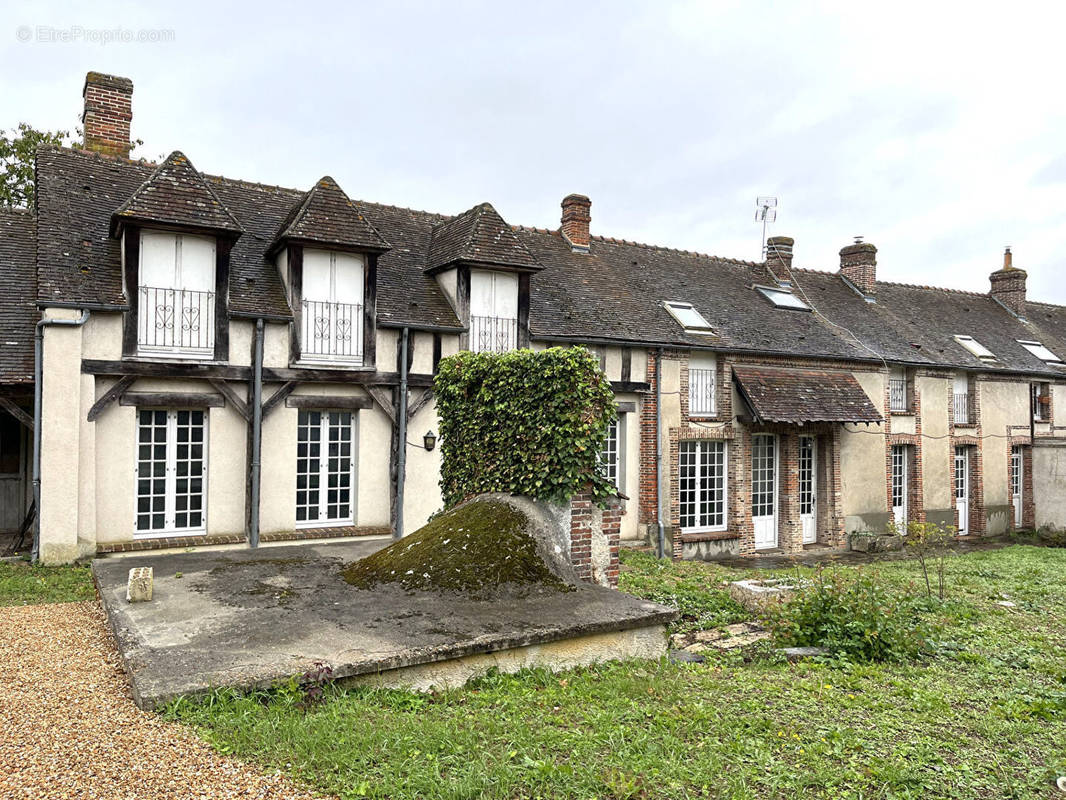 Maison à HOUDAN