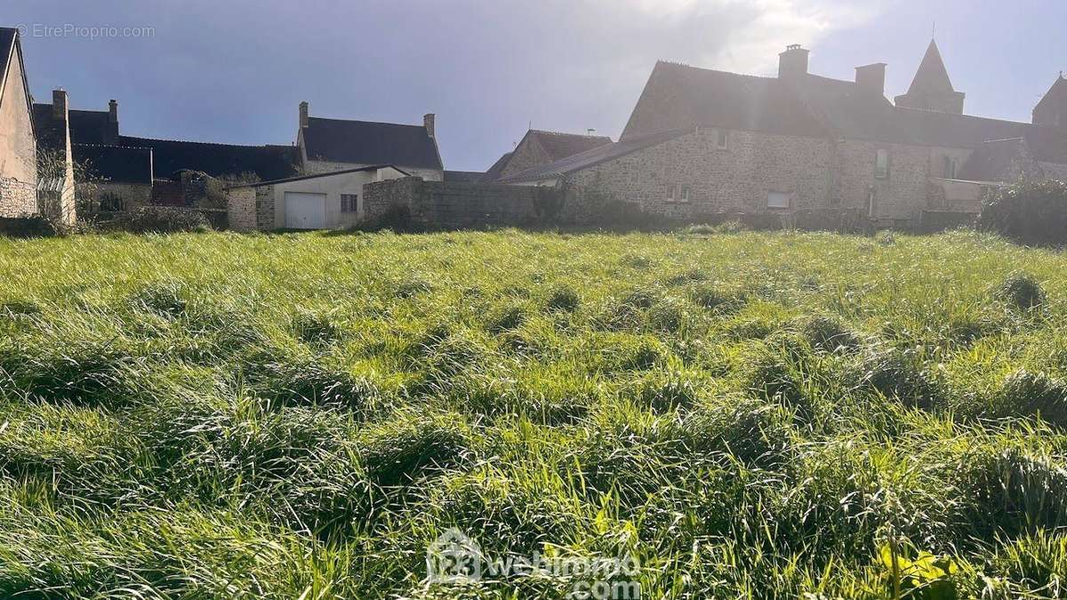 Terrain à LES MOITIERS-D&#039;ALLONNE