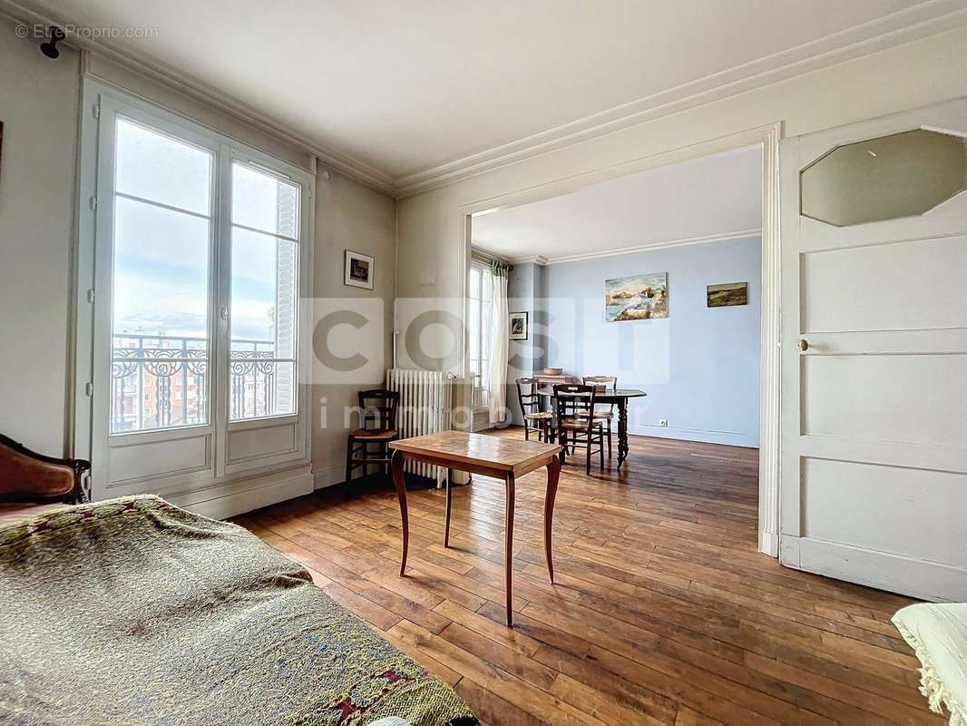 Appartement à COURBEVOIE