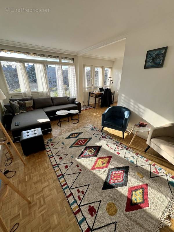 Pièce à vivre - Appartement à NEUILLY-SUR-SEINE