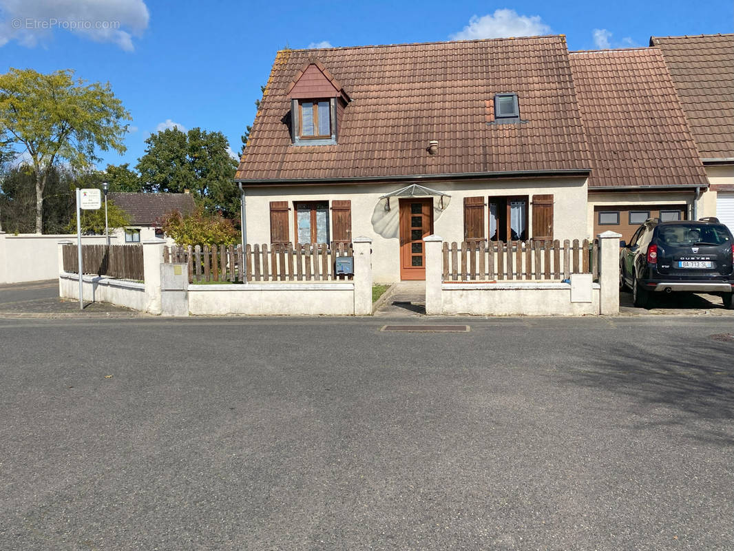 Maison à SAINT-JEAN-DE-BRAYE