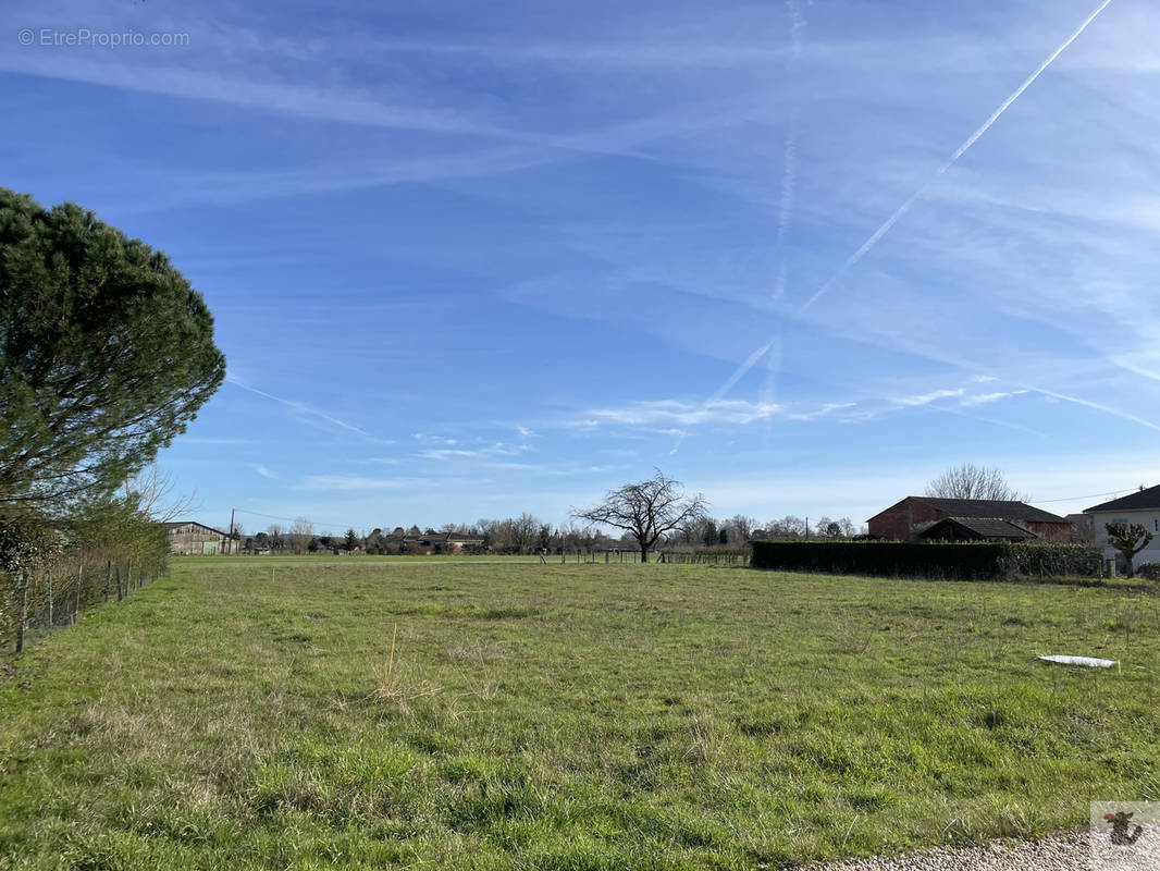 Terrain à SAINT-PIERRE-D&#039;EYRAUD