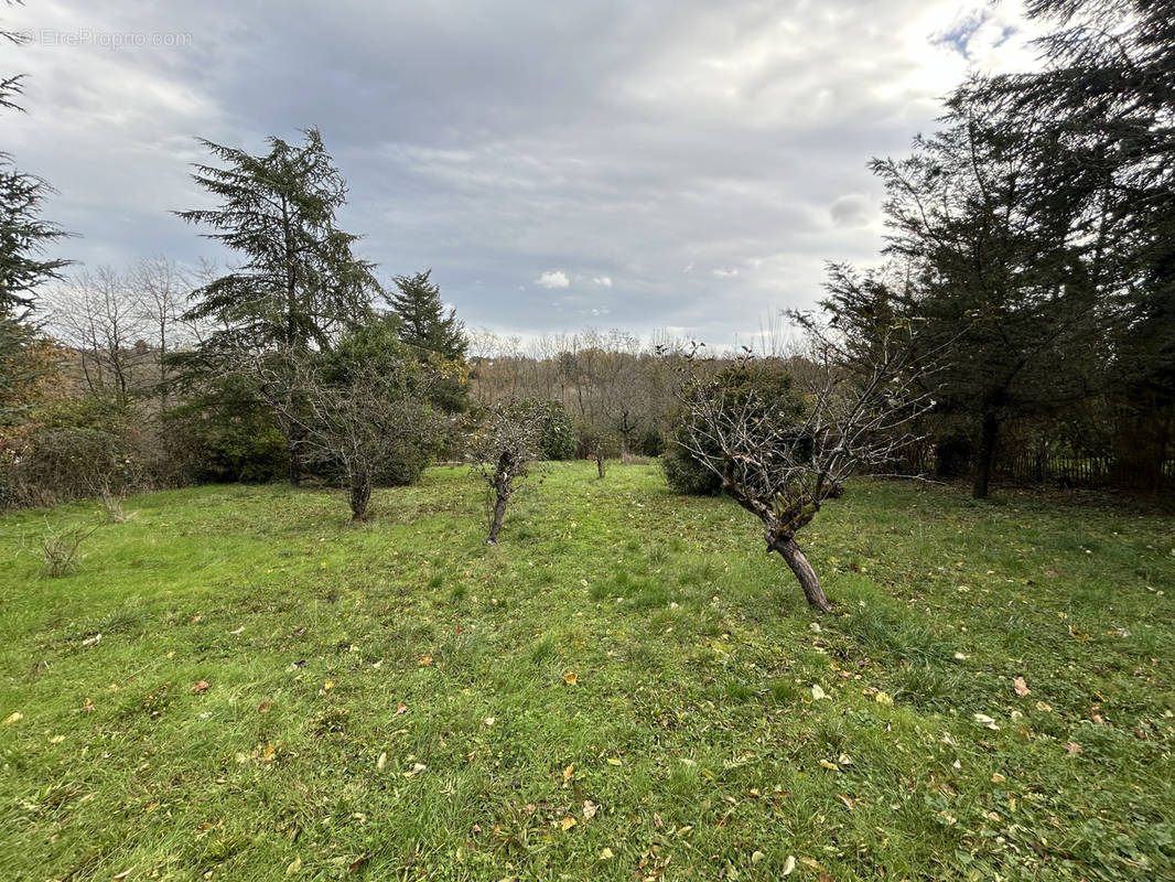 Terrain à CHARBONNIERES-LES-BAINS