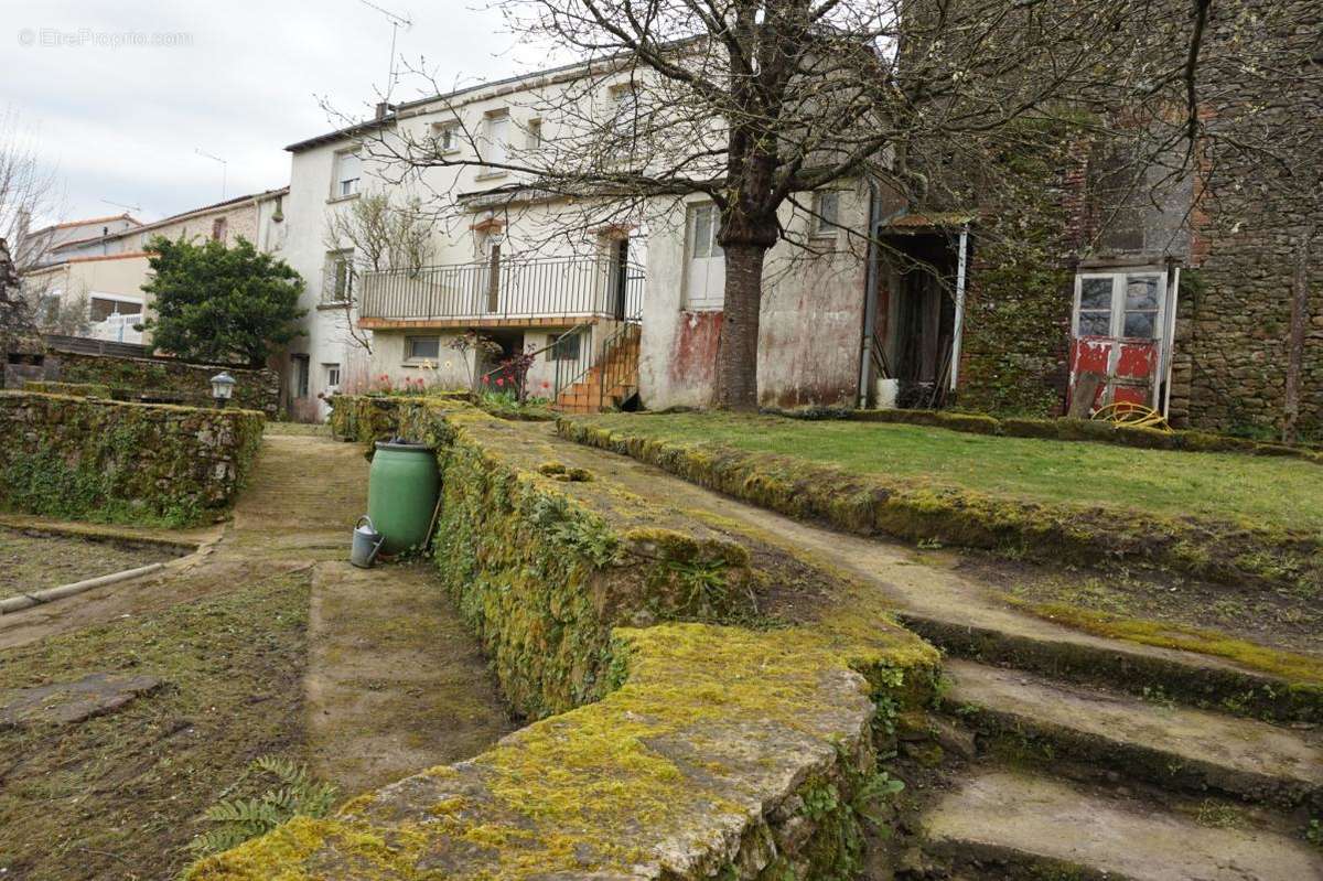 Maison à SAINT-LAURENT-SUR-SEVRE