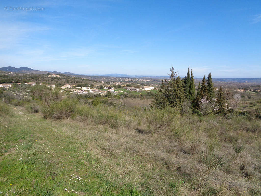 Terrain à LES MAGES