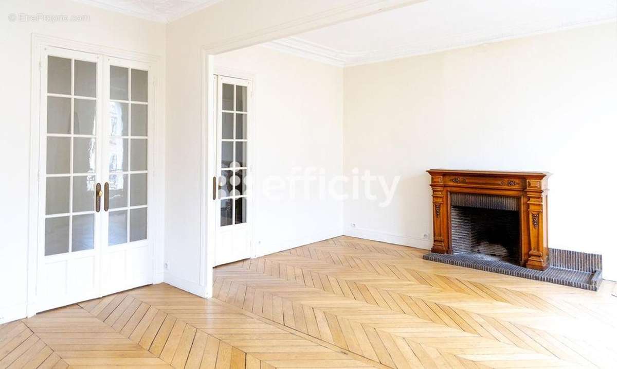 Appartement à PARIS-7E