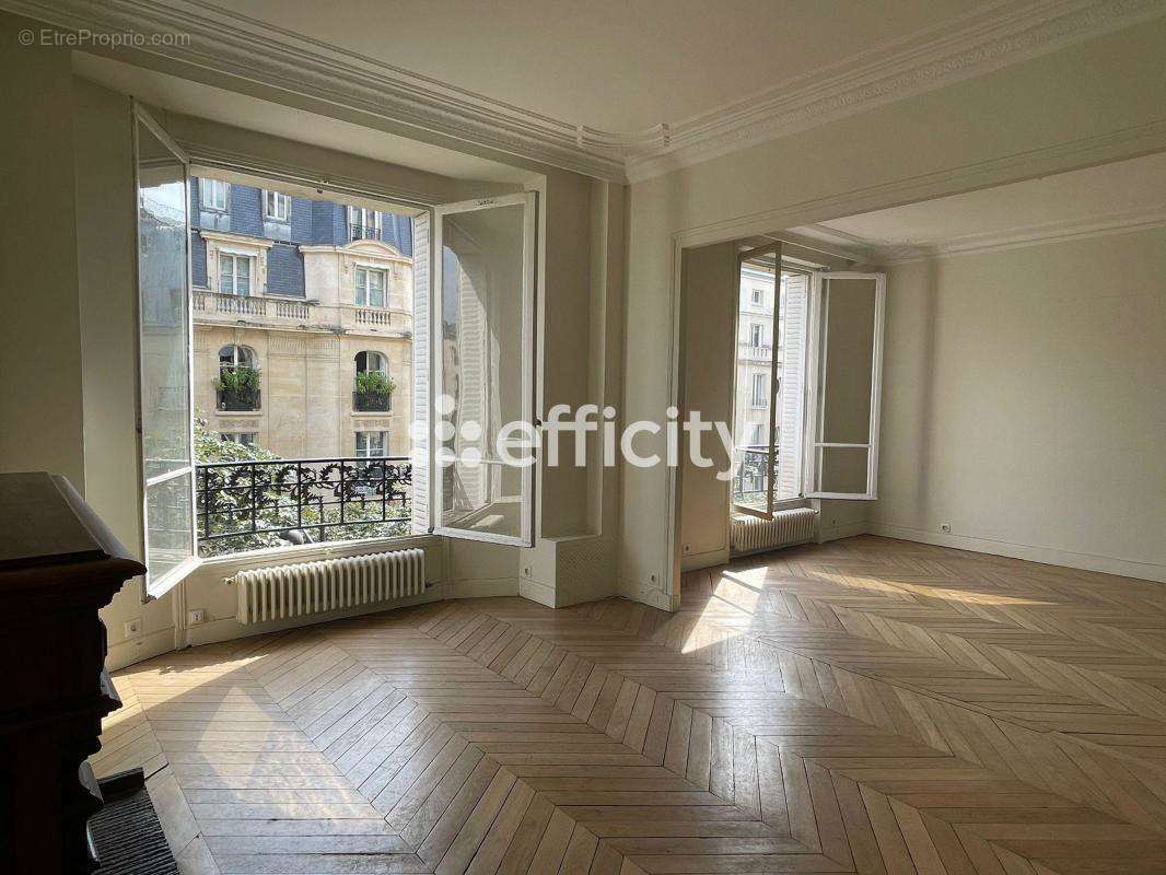 Appartement à PARIS-7E