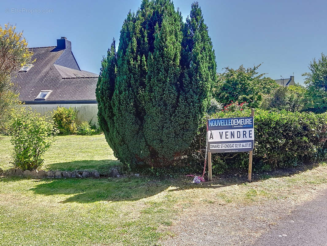 Terrain à SAINT-BRIAC-SUR-MER