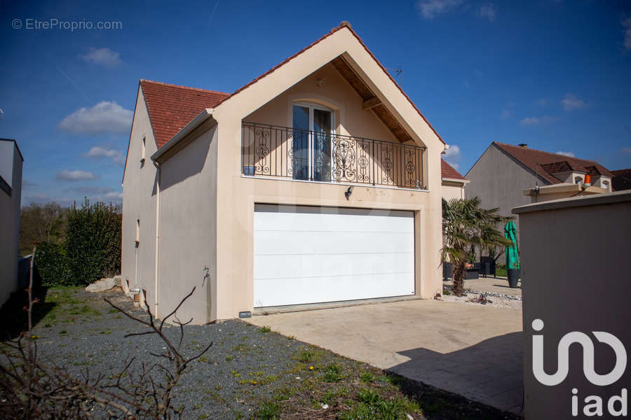 Photo 2 - Maison à FEROLLES-ATTILLY