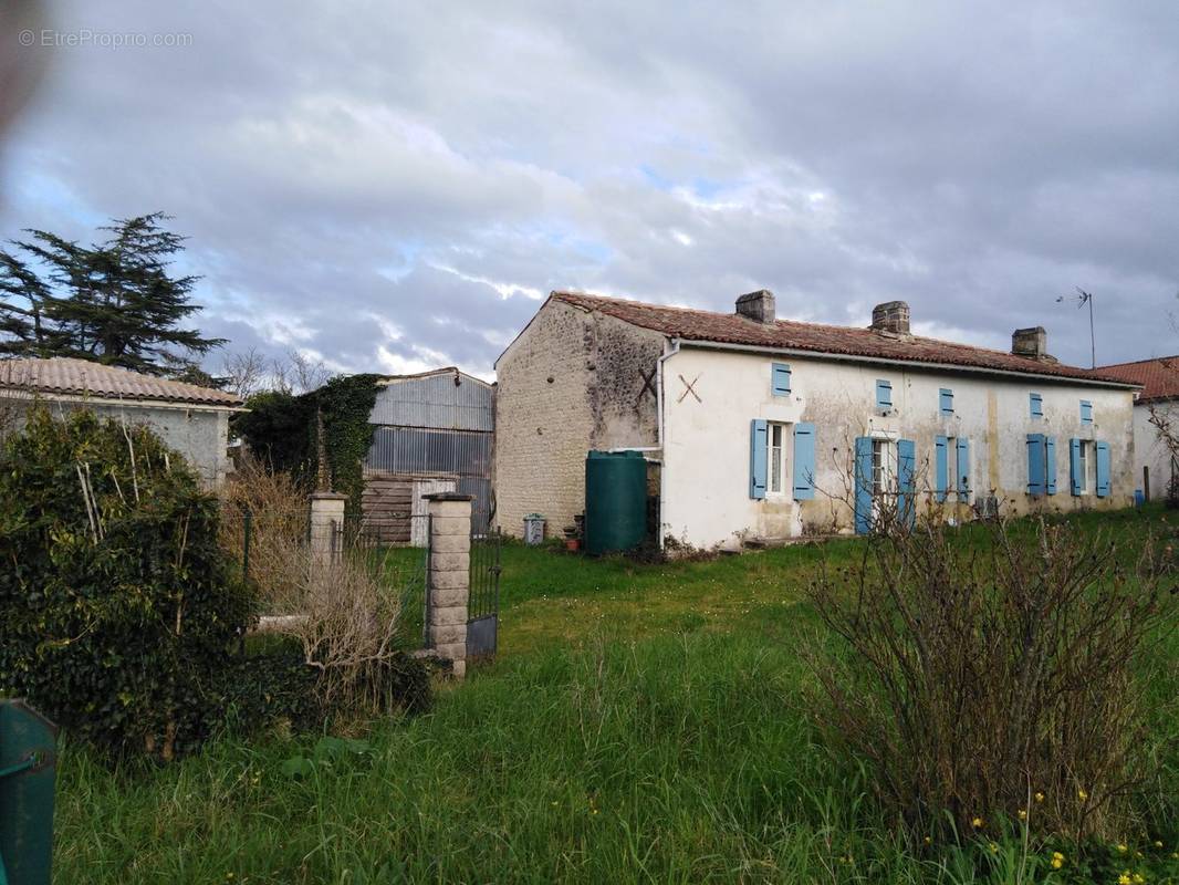 Maison à SAINT-GEORGES-ANTIGNAC