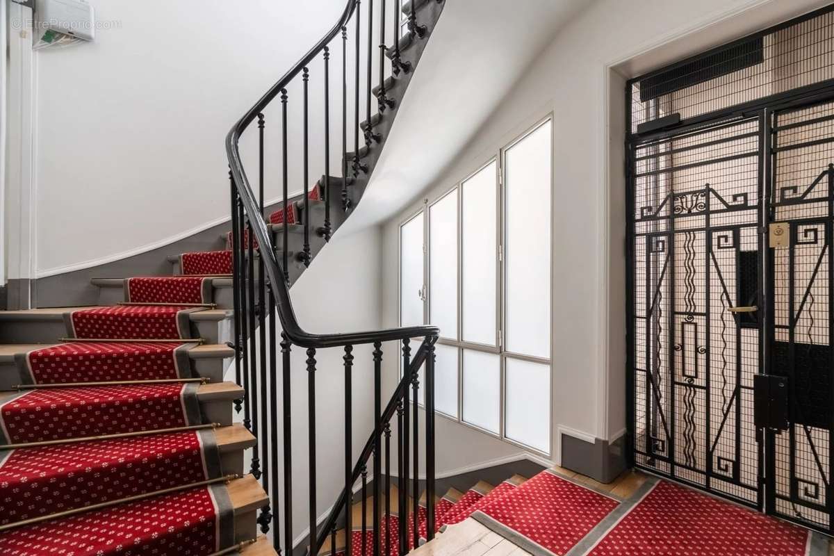 Appartement à PARIS-16E