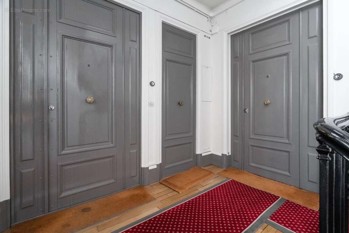 Appartement à PARIS-16E