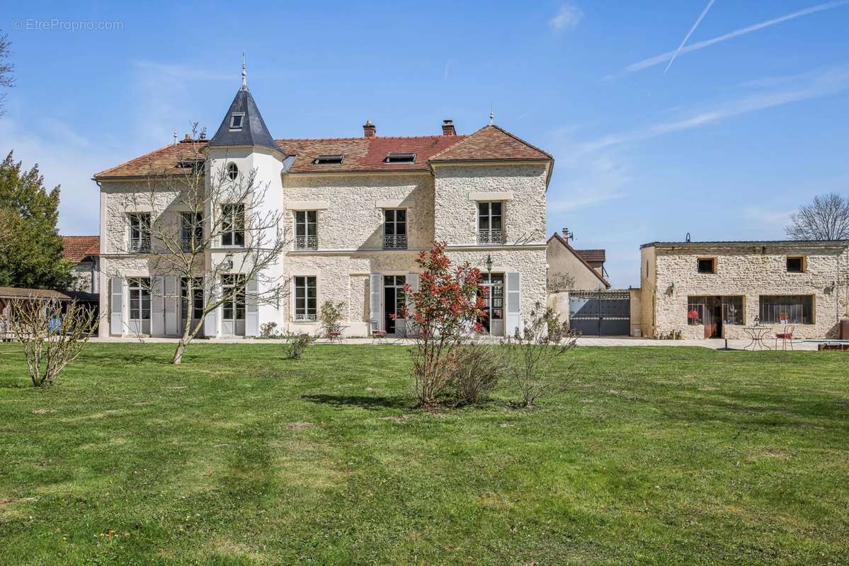 Maison à VIEILLE-EGLISE-EN-YVELINES