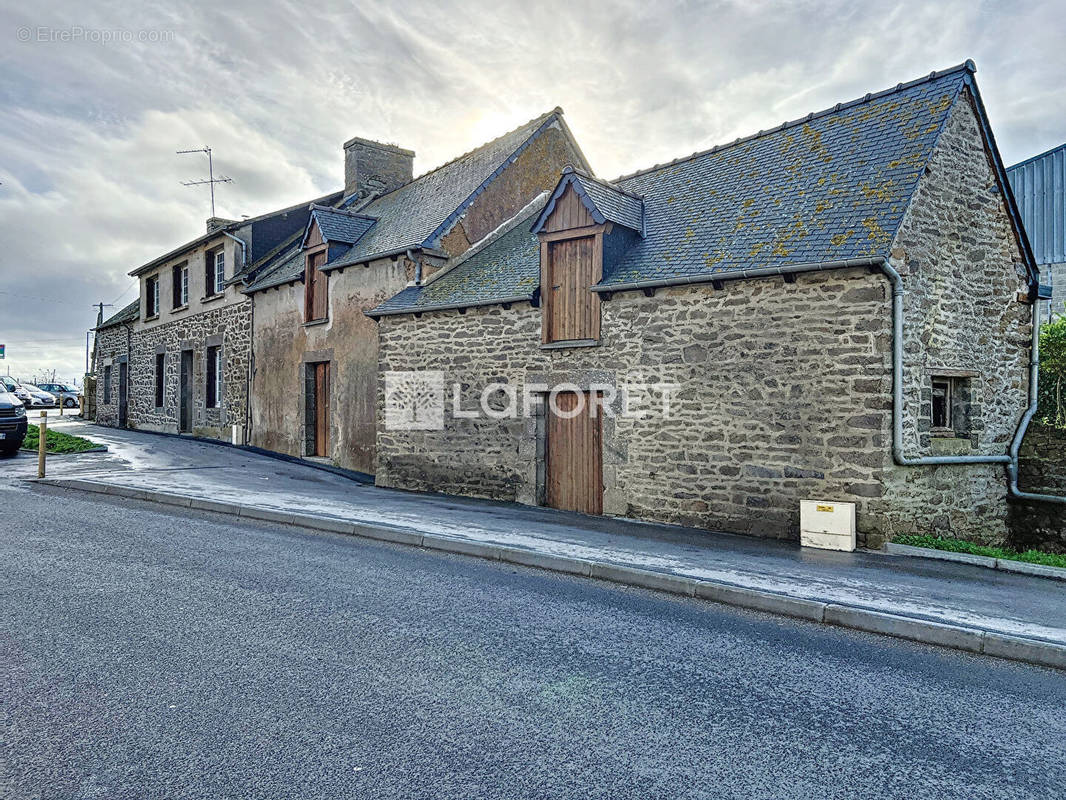 Maison à YFFINIAC