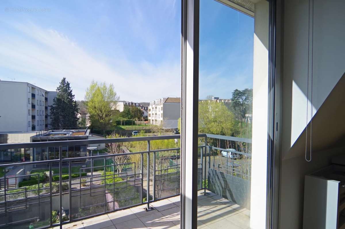 Appartement à LES CLAYES-SOUS-BOIS