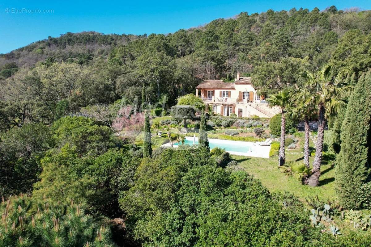 Maison à LA GARDE-FREINET