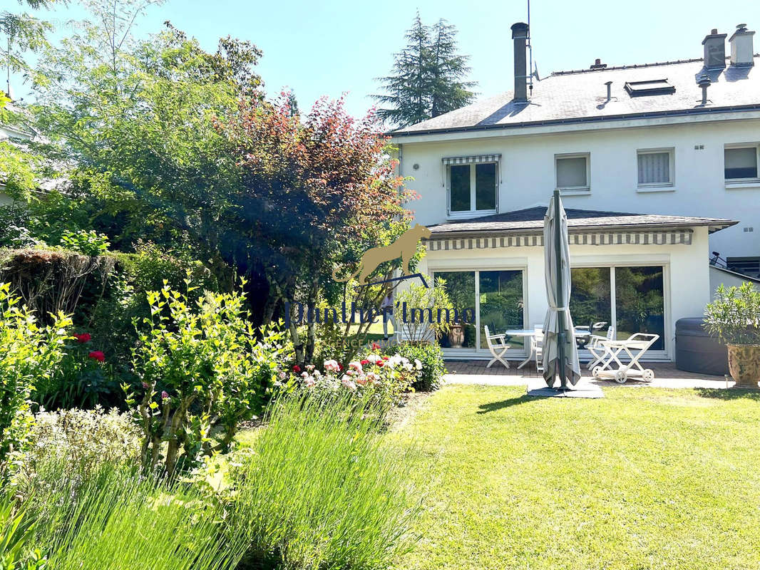 Maison à SAINT-CYR-SUR-LOIRE