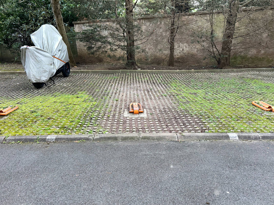 Parking à LE PERREUX-SUR-MARNE