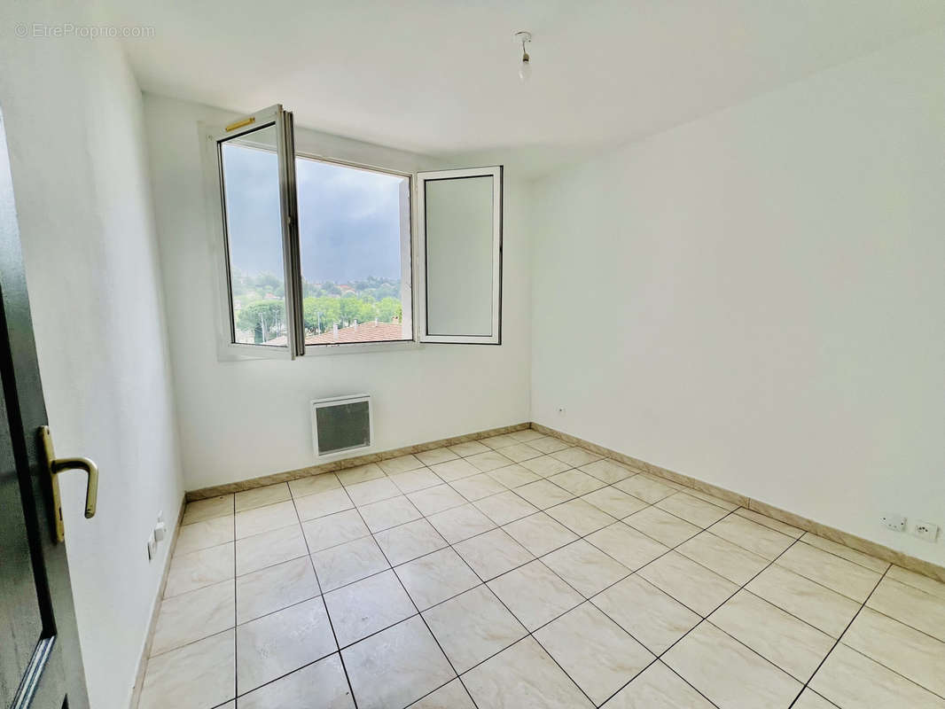 Appartement à LAMALOU-LES-BAINS