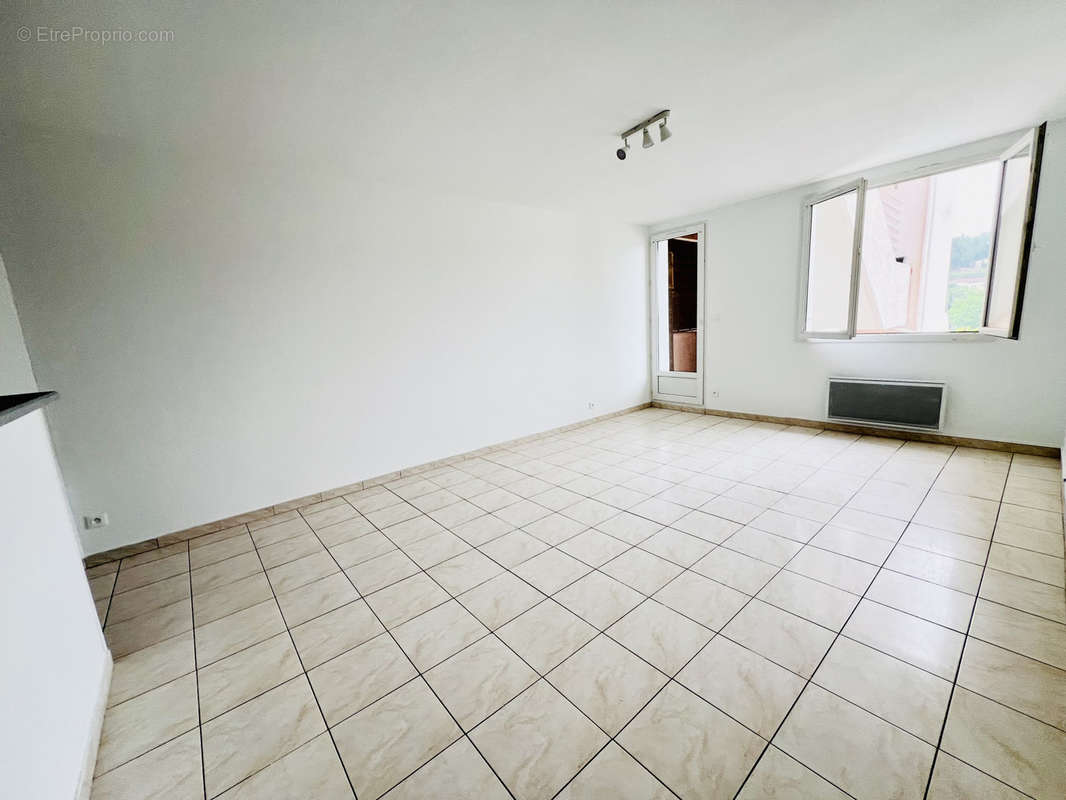 Appartement à LAMALOU-LES-BAINS