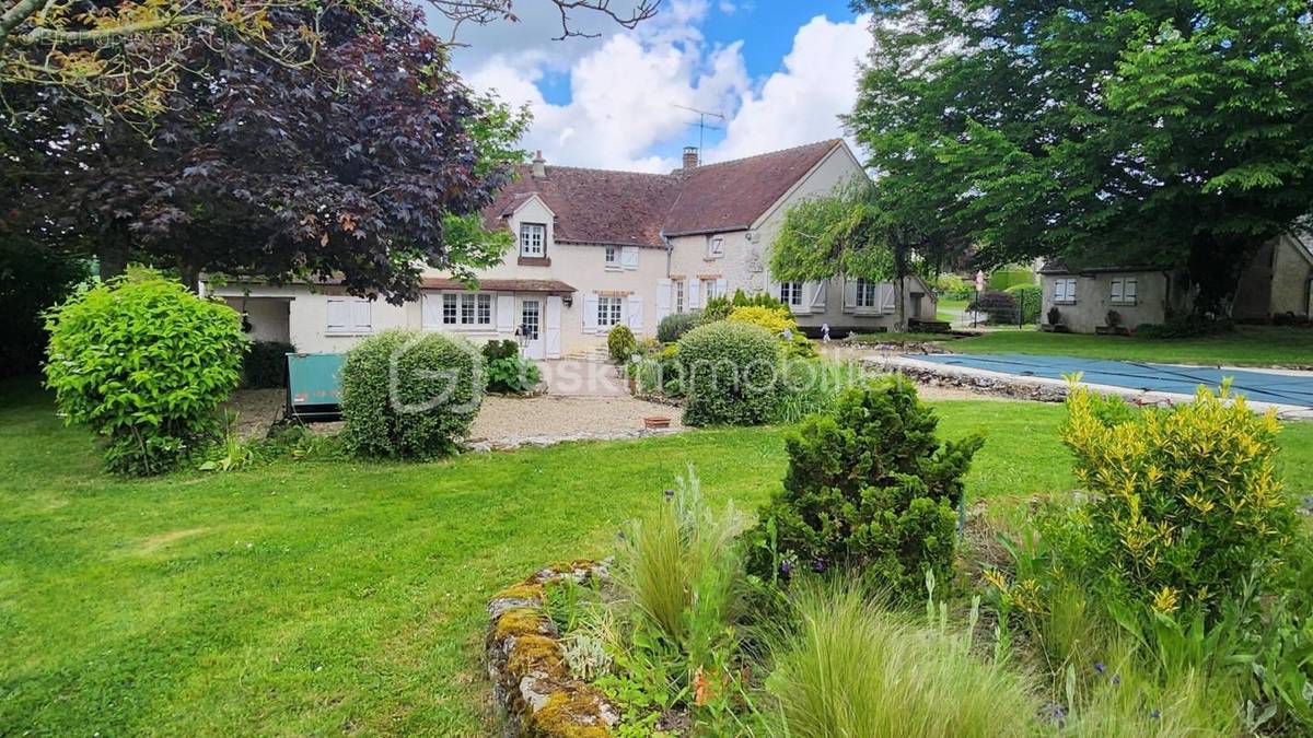 Maison à JOUY-LE-CHATEL