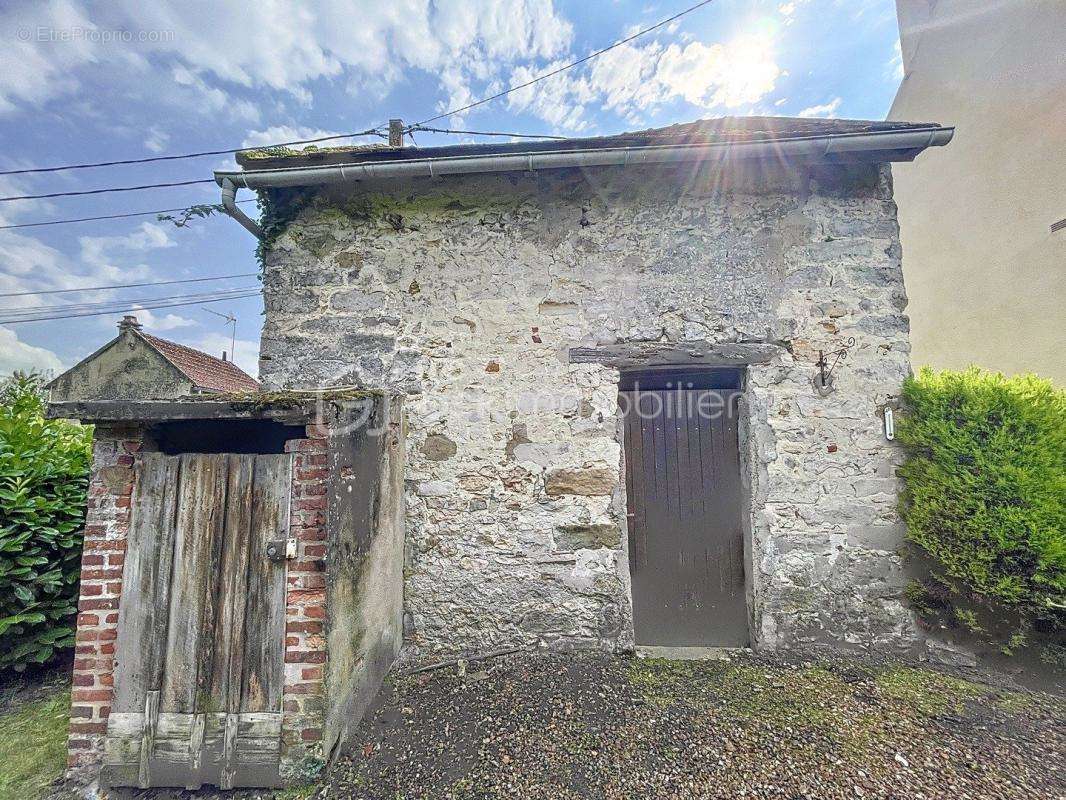 Maison à SAINT-PIERRE-LES-NEMOURS