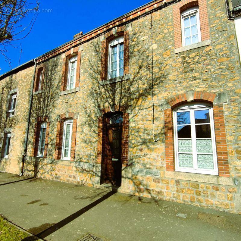 Maison à MARTIGNE-SUR-MAYENNE