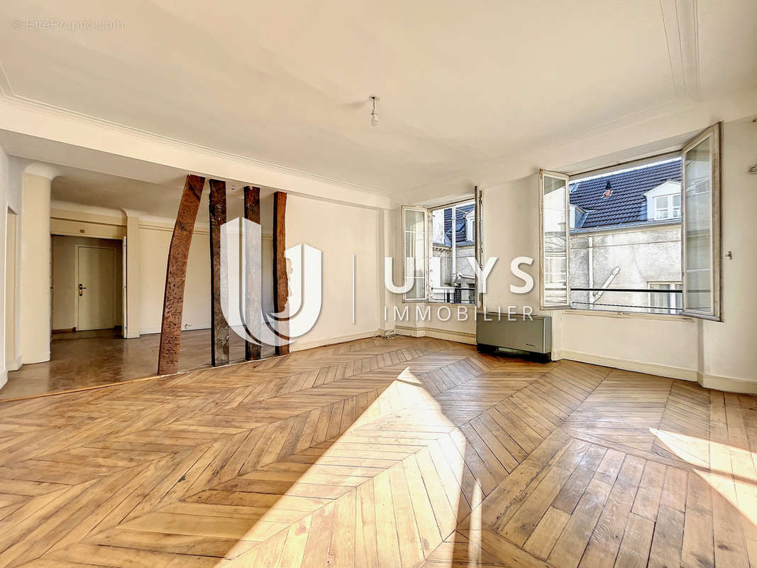 Appartement à PARIS-8E