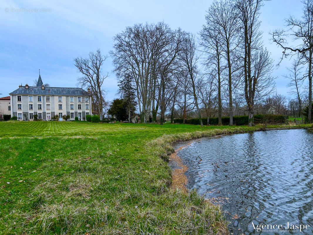 Autre à SURY-LE-COMTAL