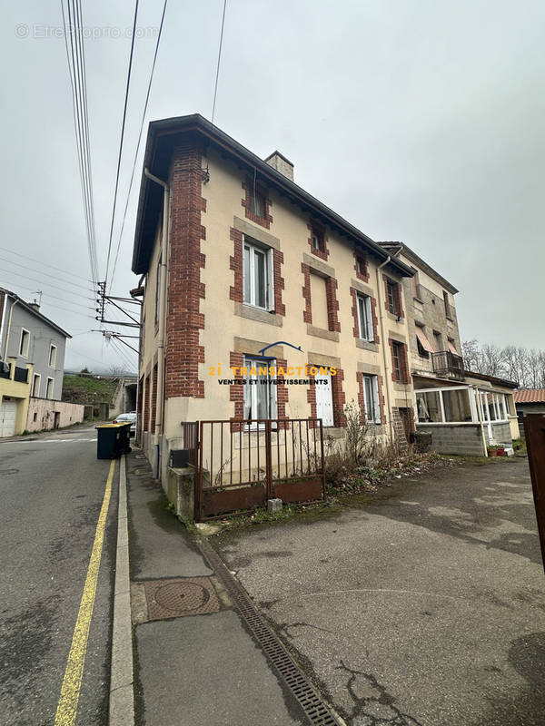 Appartement à LE CHAMBON-FEUGEROLLES