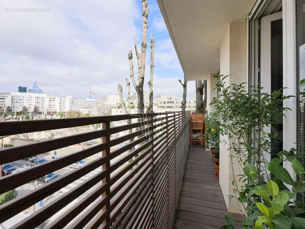 Appartement à NEUILLY-SUR-SEINE